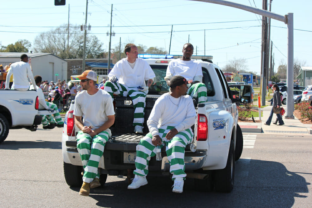 Mississippi's inmates are in a work field trip in a city. Photo by Wendy Moore Photography/Shutterstock.com