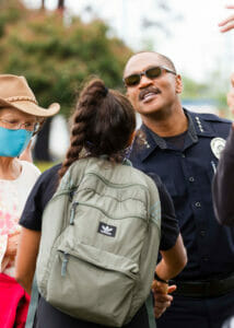 Public appreciate policeman, shacking hands