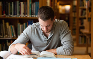 Man reads in a library